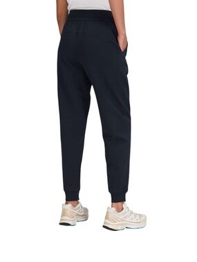 Lululemon Women’s Scuba High-Rise French Terry Jogger in True Navy Blue Size 4